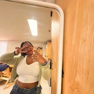 Meet your Posher, Elasia